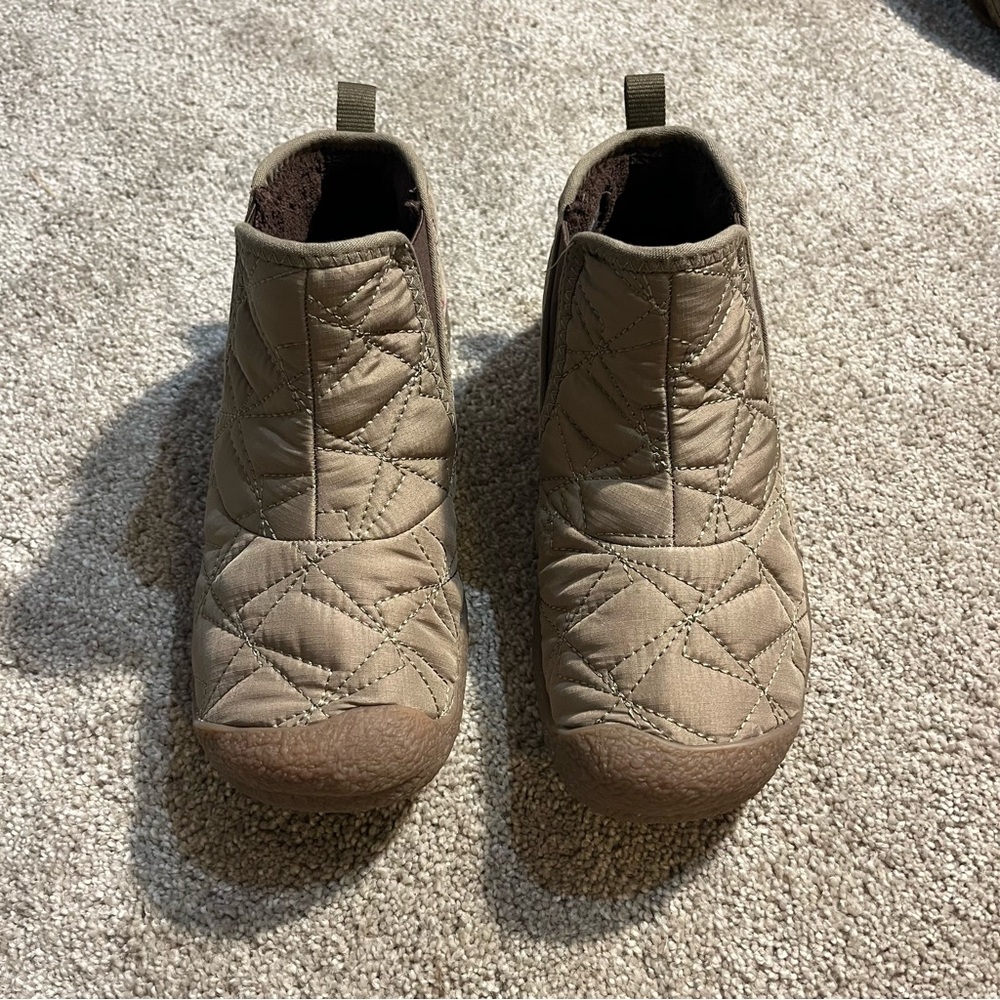 EUC Keen Howser Pull On Shoe Tan 8